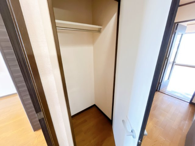 HOLLY HILLS RESIDENCE 　WESTの収納|別部屋同一間取りのお写真となります。