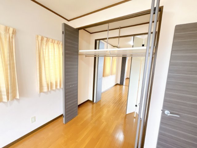 HOLLY HILLS RESIDENCE 　WESTの内装|別部屋同一間取りのお写真となります。