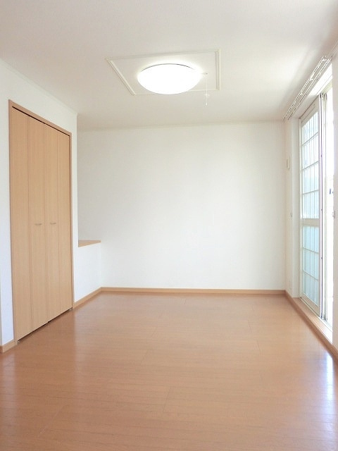 鎌倉市岩瀬のアパートの寝室