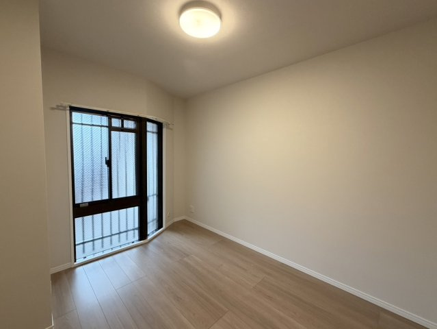 サンシティ西京極壱番館の洋室|【5.1帖洋室】
実際におうちの中を見てみませんか？（R8.7撮影）