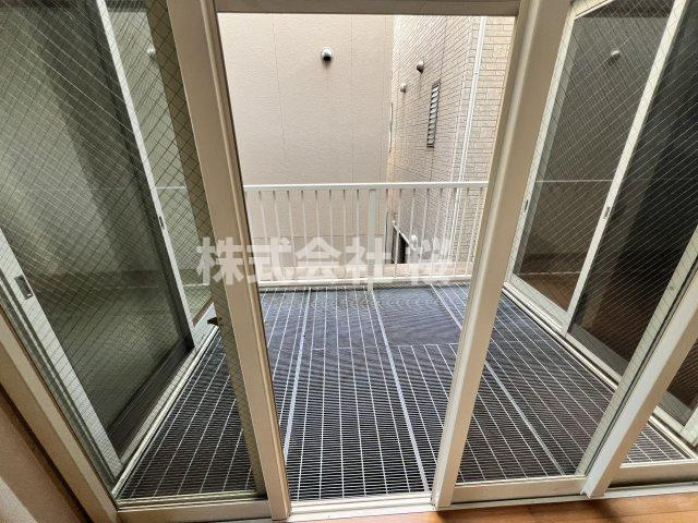 淀川区加島３丁目中　中古戸建のその他|吹き抜けのテラスです。