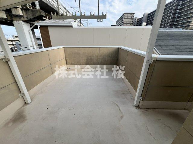 淀川区加島３丁目中　中古戸建のバルコニー|開放的で明るい空間を演出してくれるバルコニーです