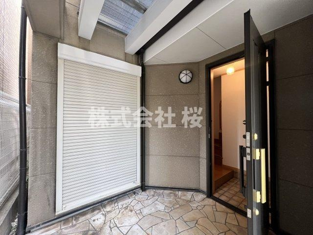 淀川区加島３丁目中　中古戸建の玄関|きれいな玄関ポーチです