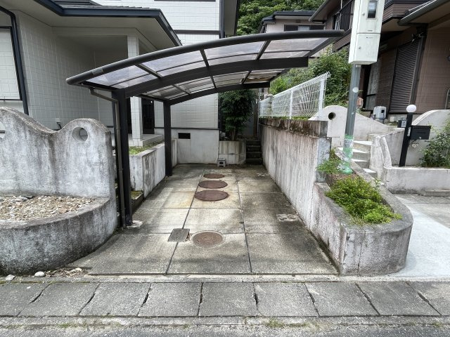 丹波篠山市河内台の中古一戸建の駐車場