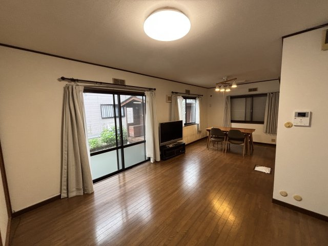 丹波篠山市河内台の中古一戸建の居間・リビング