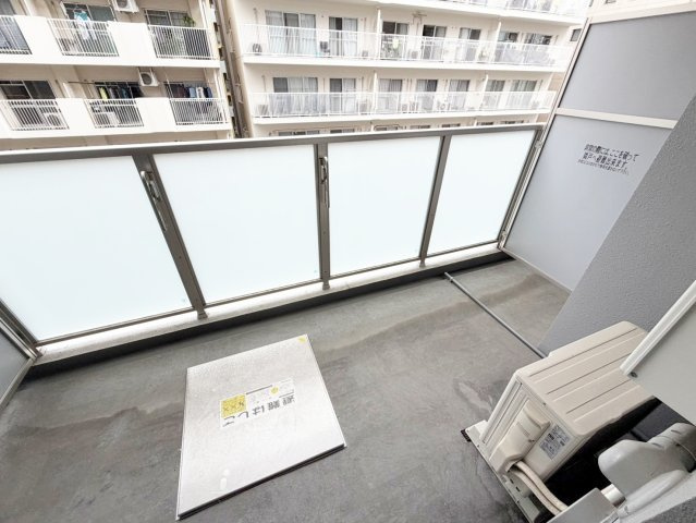 セレニテ江坂ミラクのバルコニー