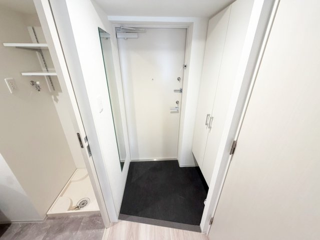 セレニテ江坂ミラクの玄関