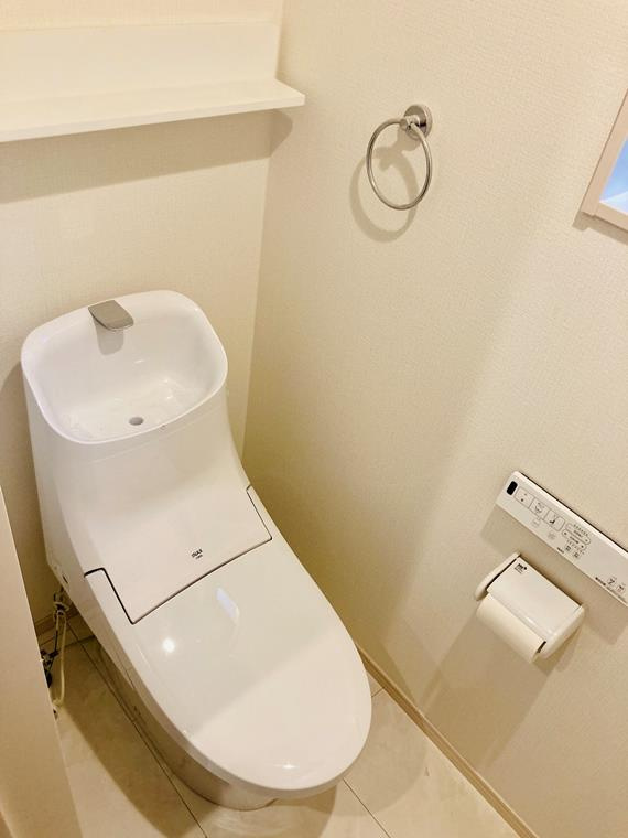 東恋ケ窪戸建のトイレ