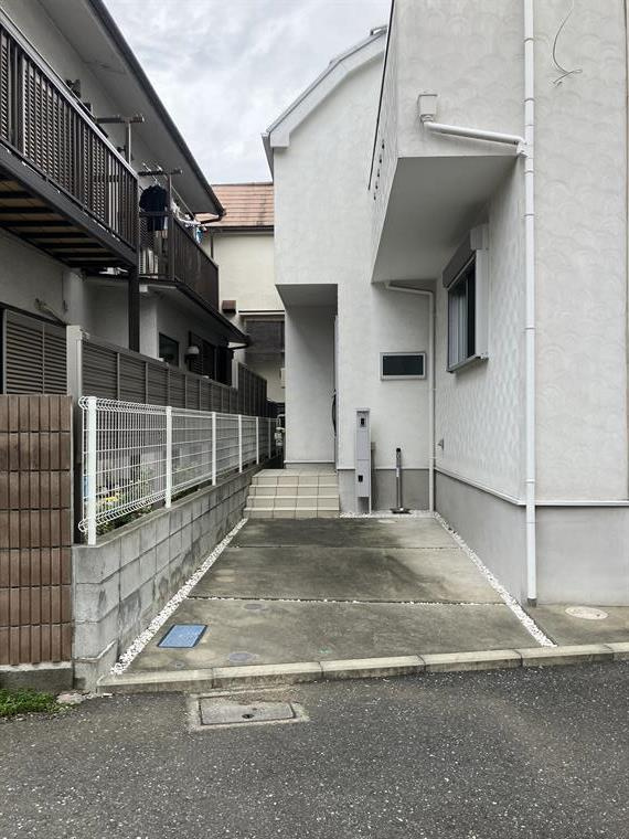 東恋ケ窪戸建のエントランス