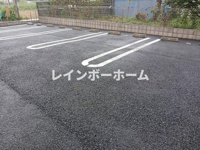 エレガンテの駐車場
