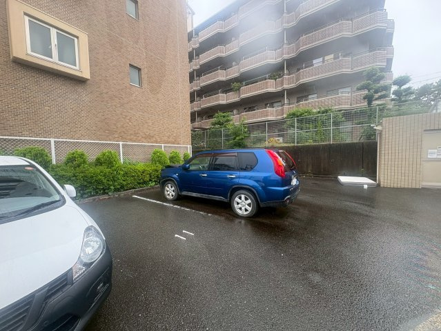 GROOVE江坂の駐車場