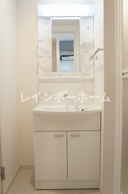 仲介手数料（賃料の1.10ヵ月）の50％OFF対象物件！の洗面所|コンパクトで使いやすい洗面所