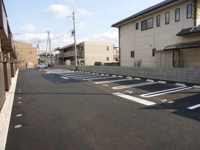 レスポワール　B棟の駐車場