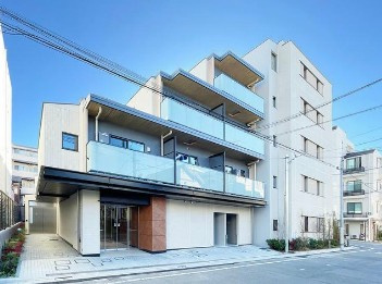 【外観】 | バウスステージ練馬豊玉 | 鉄筋コンクリート造のがっちりとした建物。