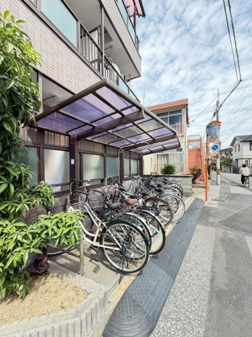 オークウッズ高槻の駐車場