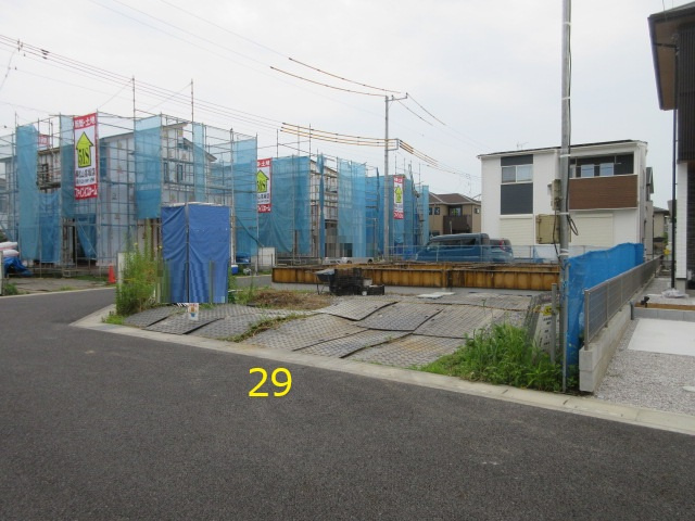 【仲介手数料無料】新築戸建　東松山市石橋1630-6（全31棟）の前面道路含む現地写真