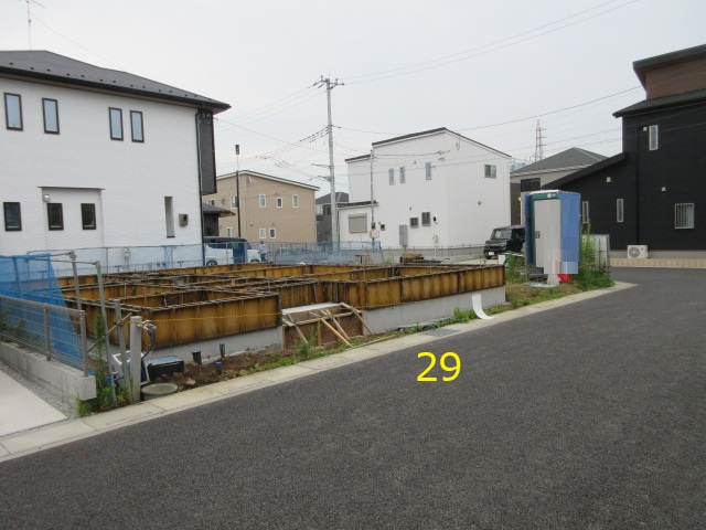 【仲介手数料無料】新築戸建　東松山市石橋1630-6（全31棟）の前面道路含む現地写真