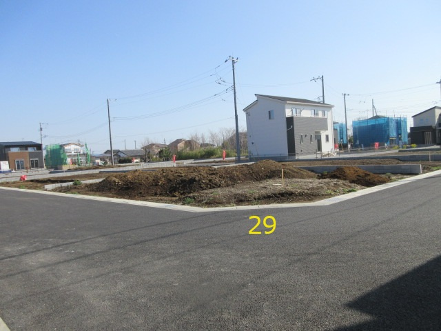 【仲介手数料無料】新築戸建　東松山市石橋1630-6（全31棟）の前面道路含む現地写真