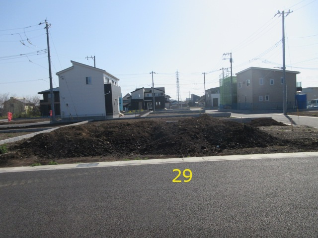 【仲介手数料無料】新築戸建　東松山市石橋1630-6（全31棟）の前面道路含む現地写真