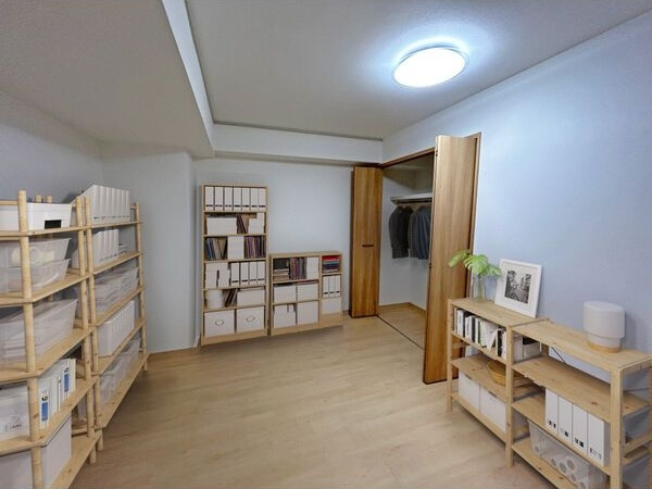 レジデンス御器所スクエアの洋室