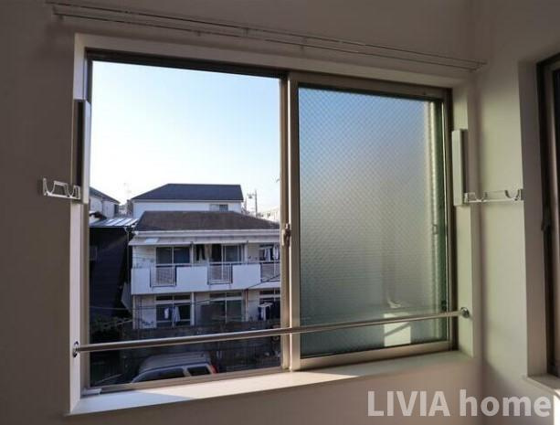 川崎市高津区諏訪２丁目のアパートのバルコニー