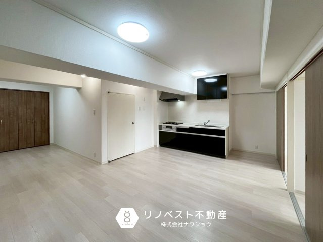 アクロシャトー俊徳道の居間・リビング|LDKには珍しく、クローゼット完備◎
日用品の収納に便利ですね♪