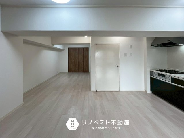アクロシャトー俊徳道の居間・リビング|ダイニングスペースとリビングスペースがしっかりと分けることができる間取りです◎