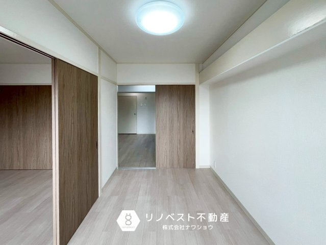 アクロシャトー俊徳道の洋室|約5帖の洋室。
隣接する洋室への出入り可能◎ライフルタイルによって使い分け可能です♪