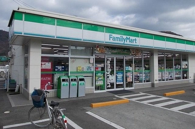 ベルカーナの周辺|ファミリーマートまで550m