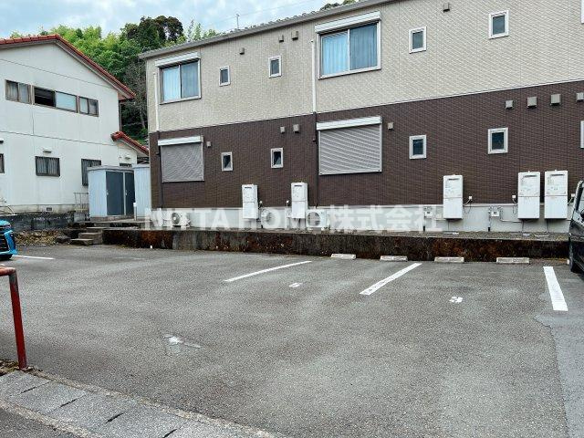 シャーメゾン　リラフォートの駐車場|駐車場１台無料付きです！２台止めれます＊