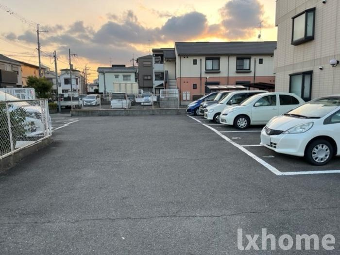 第２パールハイツの駐車場|駐車場完備です