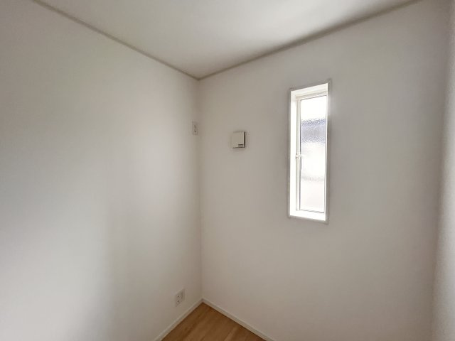 【Cradle garden】壬生町緑町 第3 全2邸の収納|〇1号棟　2Fテレワークルーム2帖〇
用途多様なテレワークルームは、「あったらいいな」を実現したプランニングです。
※2026年9月撮影