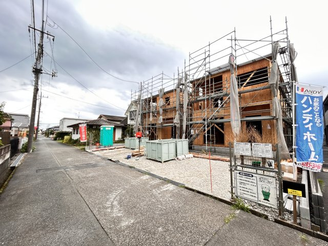 【Cradle garden】壬生町緑町 第3 全2邸の前面道路含む現地写真|〇前面道路〇
南東側幅員4.5メートル公道に面した全２邸。道路の配置や道の広さ陽当りなど、現地にてお確かめください。物件に熟知した弊社スタッフがご案内させていただきます。
※2026年6月撮影