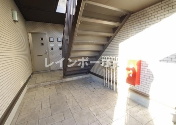 コンフォートルミナスAのエントランス