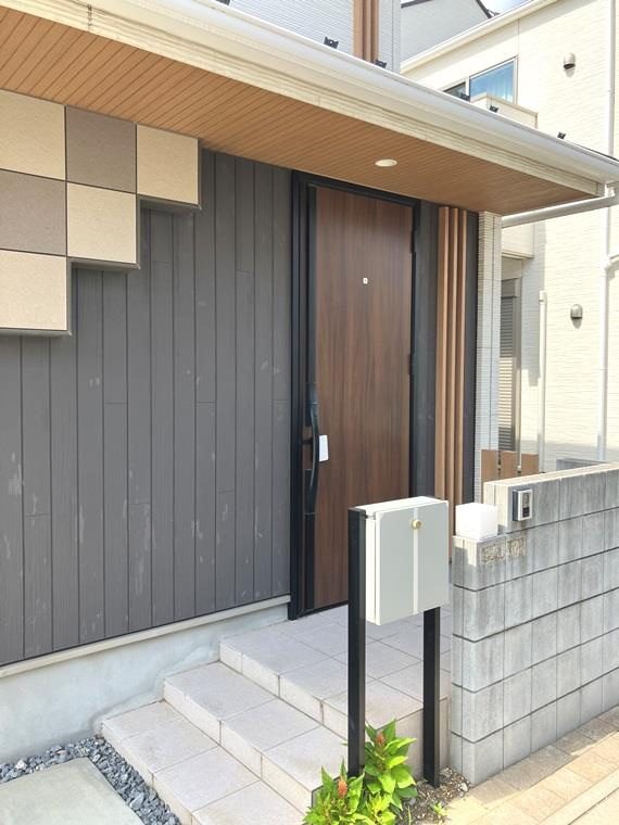溝沼戸建のエントランス
