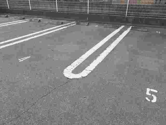 メゾン・プランティークの駐車場