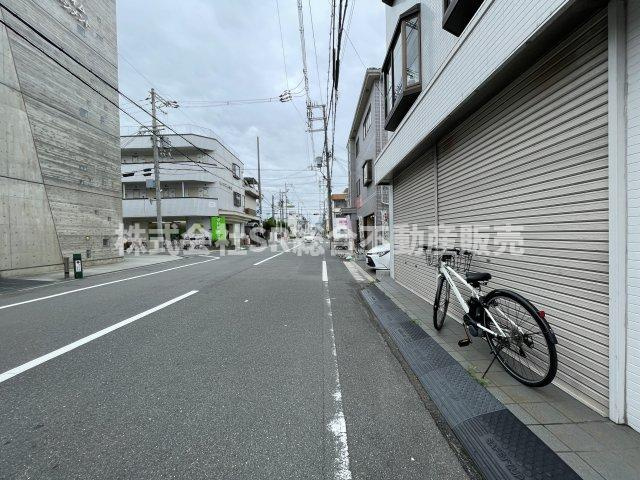 小若江2丁目中古戸建の前面道路含む現地写真|弊社は住宅ローンに自信がございます。
お客様にあった銀行をご紹介いたします。
お悩みの方は弊社までお気軽に
ご相談下さいませ。