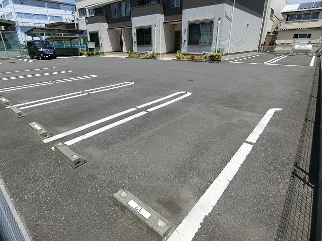 グランアーブルＢの駐車場
