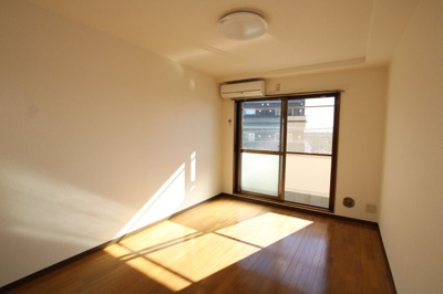 【居間・リビング】 | パストラーレ梶ケ谷 | ※同建物ほかのお部屋の写真です。