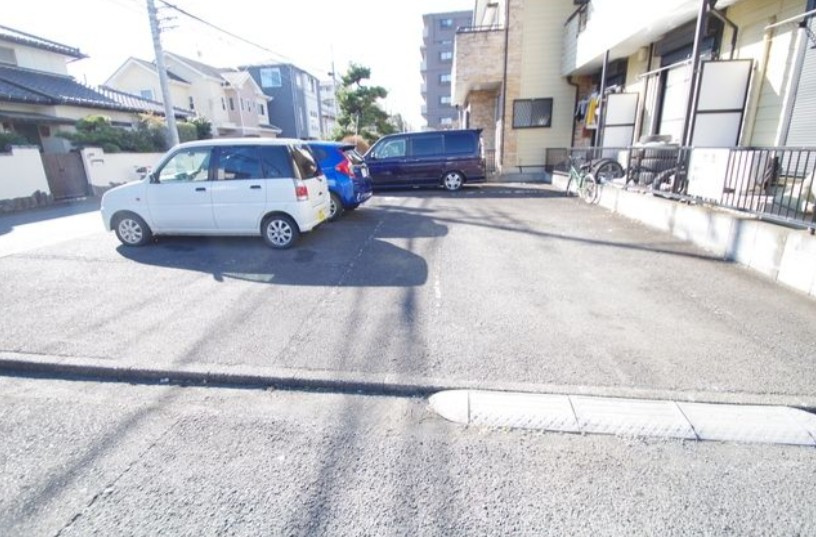 相模原市中央区淵野辺本町３丁目のアパートの駐車場
