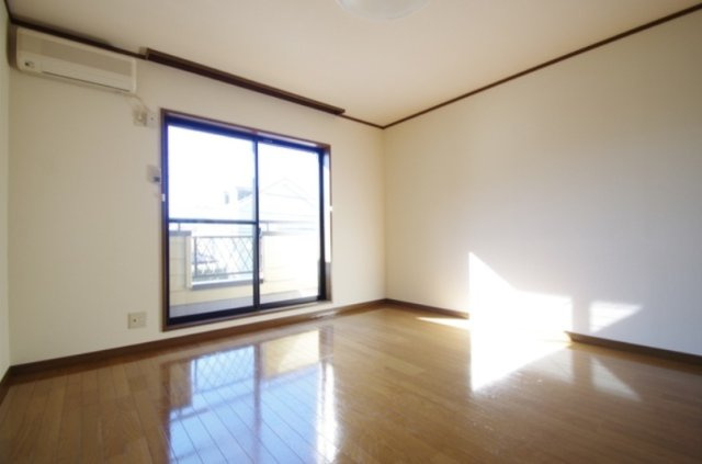 相模原市中央区淵野辺本町３丁目のアパートの居間・リビング