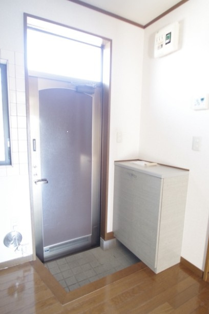 相模原市中央区淵野辺本町３丁目のアパートの玄関