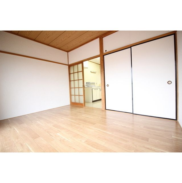 青梅市本町のアパートの居間・リビング