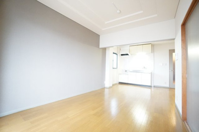 【居間・リビング】 | ガーデンプレイスめいわ | ※同物件、同タイプ、間取り反転のお部屋です