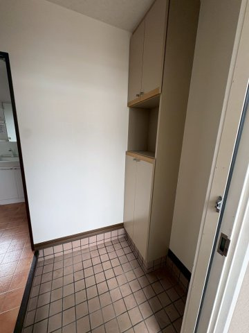 エトワール三津屋　B棟の玄関