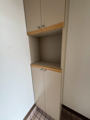 エトワール三津屋　B棟の玄関
