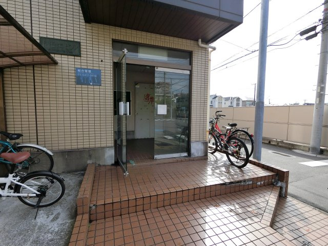 トモエビルのエントランス
