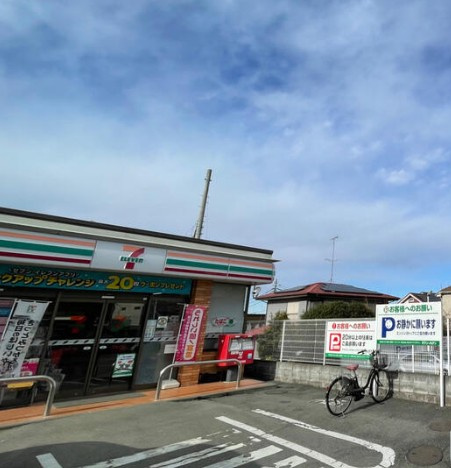 セブンイレブン八王子絹ヶ丘１丁目店　徒歩４分　