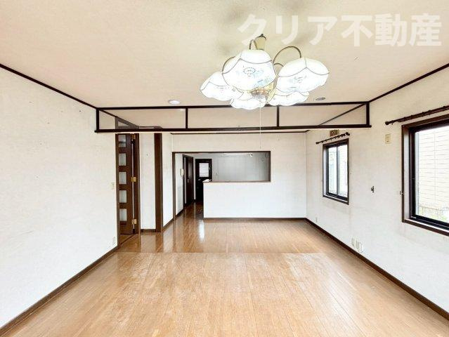 【居間・リビング】 | 伊勢崎市若葉町　軽量鉄骨造中古住宅　土地85坪！
