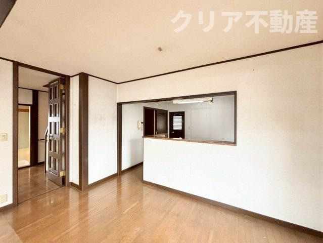 【居間・リビング】 | 伊勢崎市若葉町　軽量鉄骨造中古住宅　土地85坪！